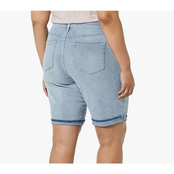 Gloria Vanderbilt Women's 24W Plus Size Mid Rise
Feminine Cut Bermuda Short - Picture 8 of 9